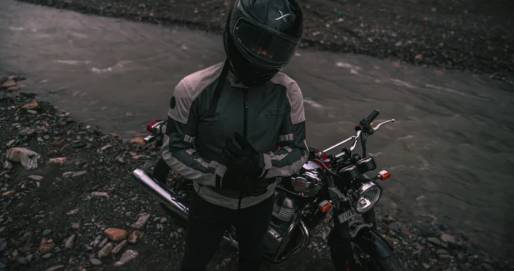 Las 7 Mejores Chaquetas Impermeables para Motociclistas