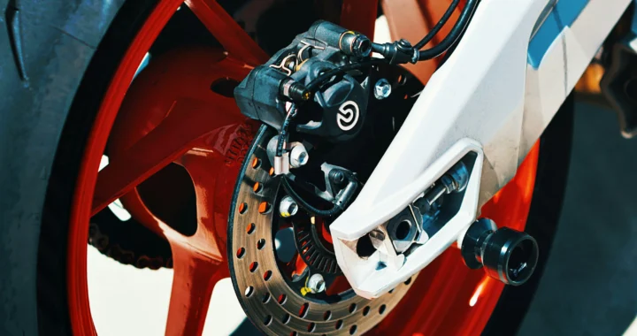 “Neumáticos económicos vs. premium: ¿Cuál elegir para tu moto?”